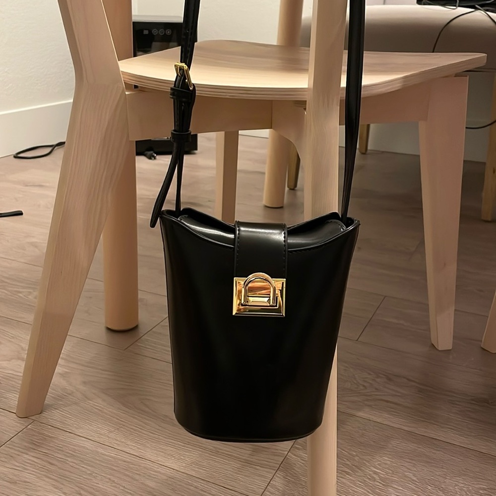 Like new black thin bucket bag